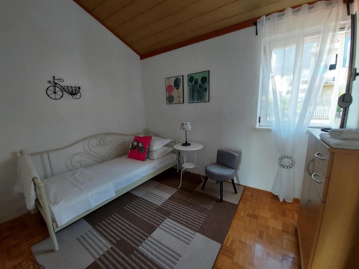 Apartments Villa Dona Makarska Esterno foto
