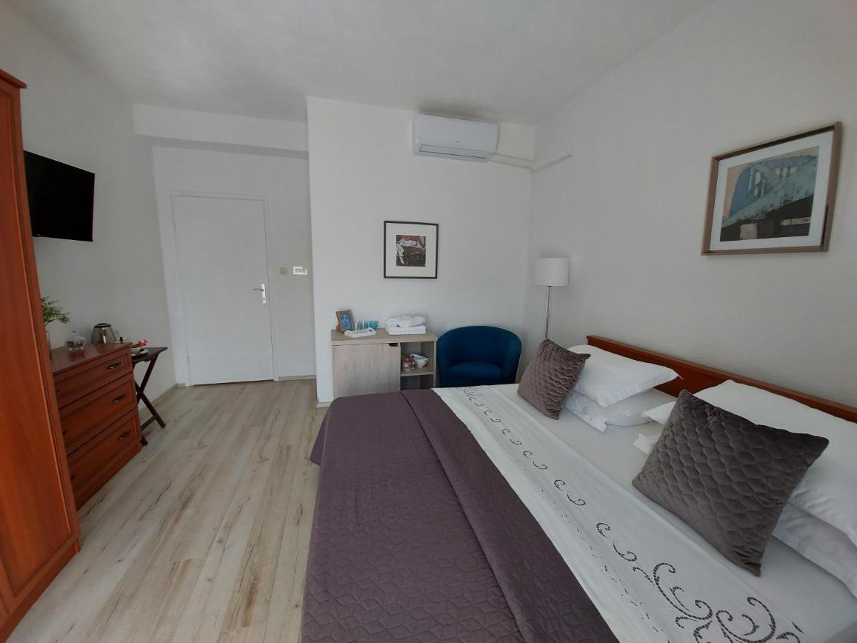 Apartments Villa Dona Makarska Esterno foto