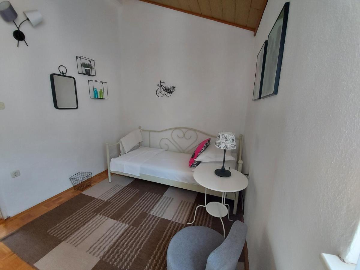 Apartments Villa Dona Makarska Esterno foto