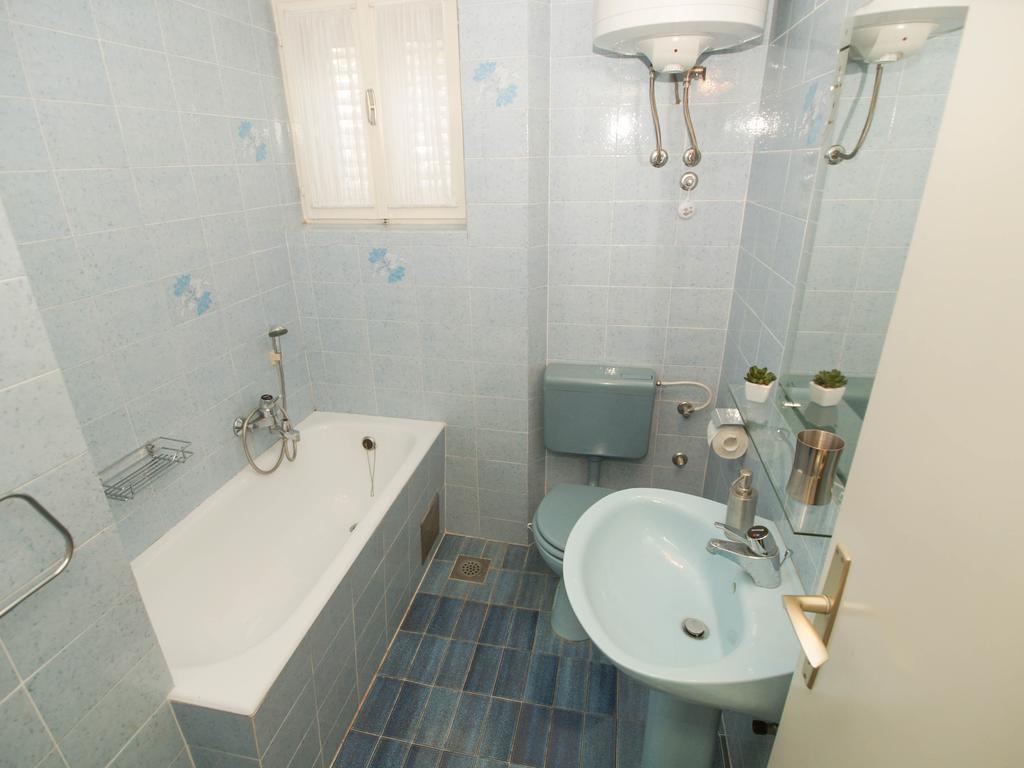 Apartments Villa Dona Makarska Esterno foto