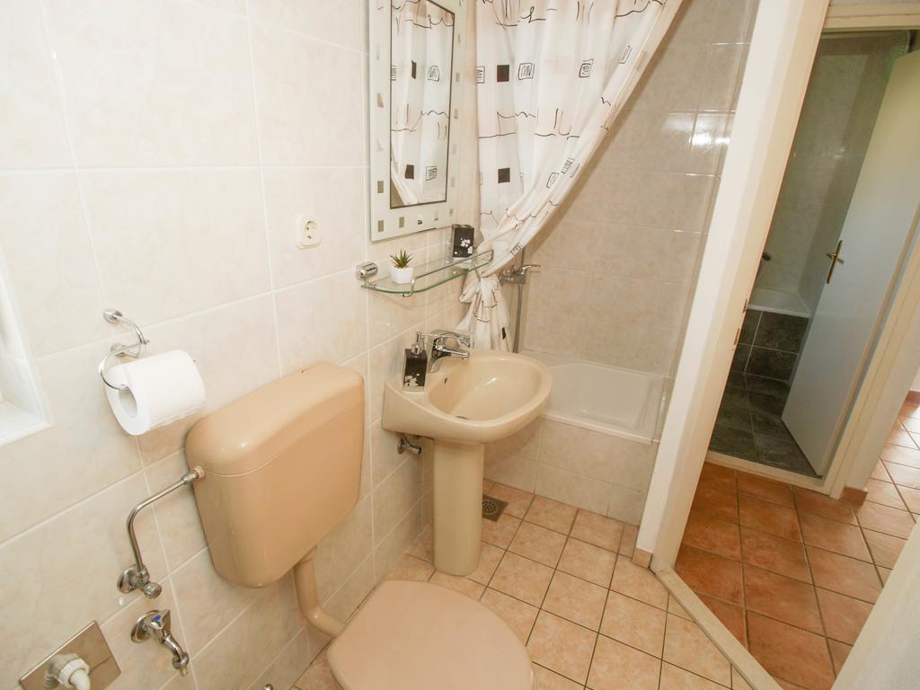Apartments Villa Dona Makarska Esterno foto