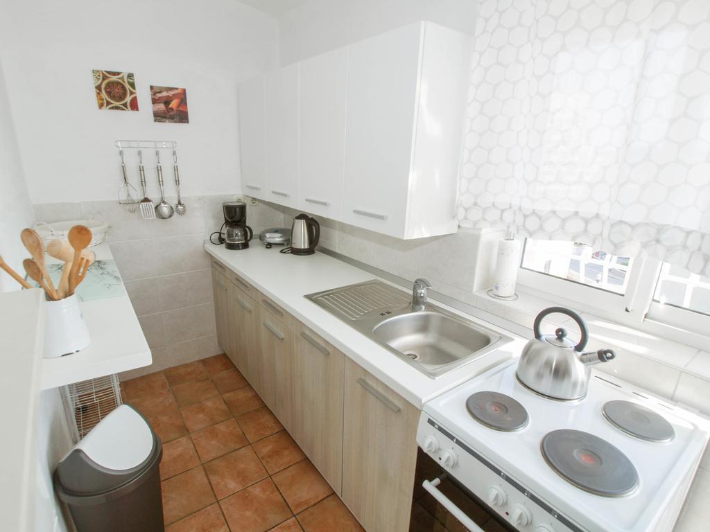 Apartments Villa Dona Makarska Esterno foto
