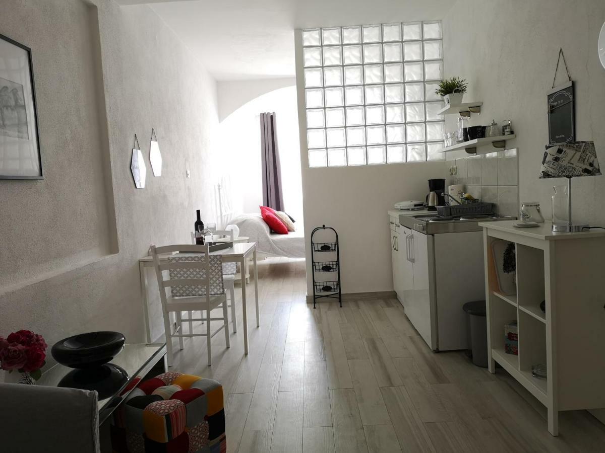 Apartments Villa Dona Makarska Esterno foto