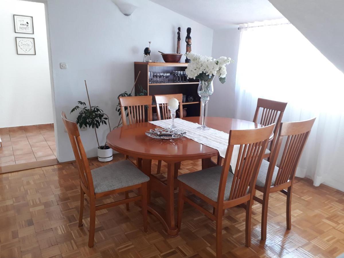 Apartments Villa Dona Makarska Esterno foto