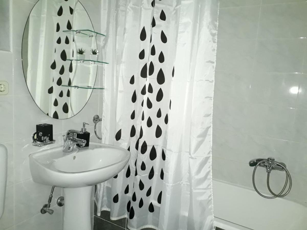 Apartments Villa Dona Makarska Esterno foto